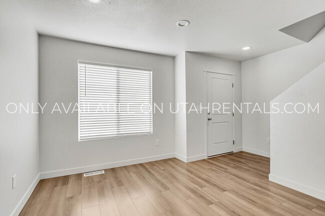 Building Photo - 78 N 300 W St