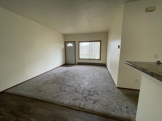 Building Photo - Spacious 3 bedroom, 1 bath Located in West Fargo.
