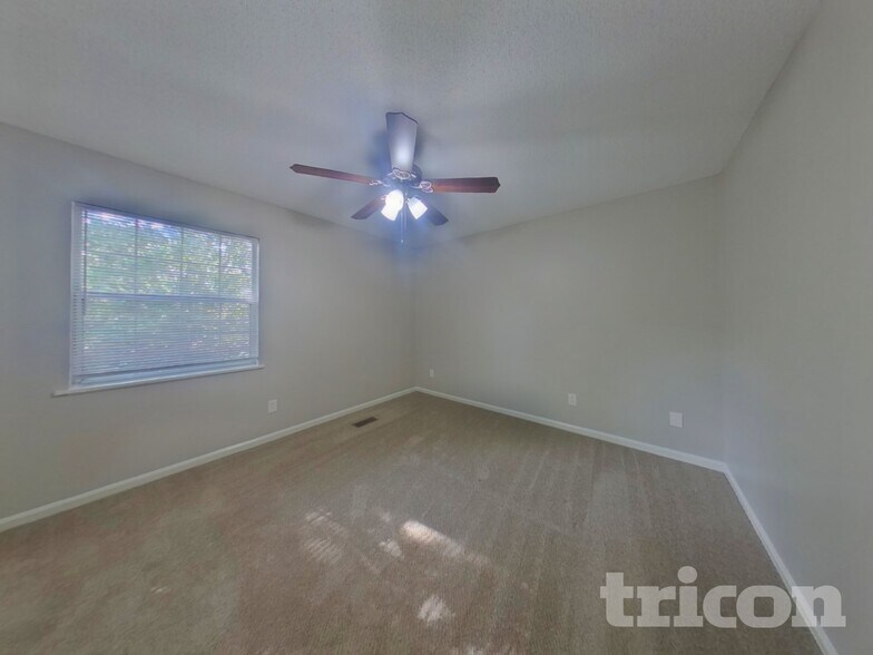 Building Photo - 202 Stockport Rd