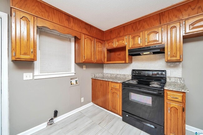 Building Photo - 1301 27th Ave N