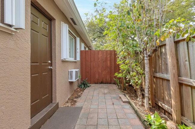 Building Photo - 1125 SW 15th Ave