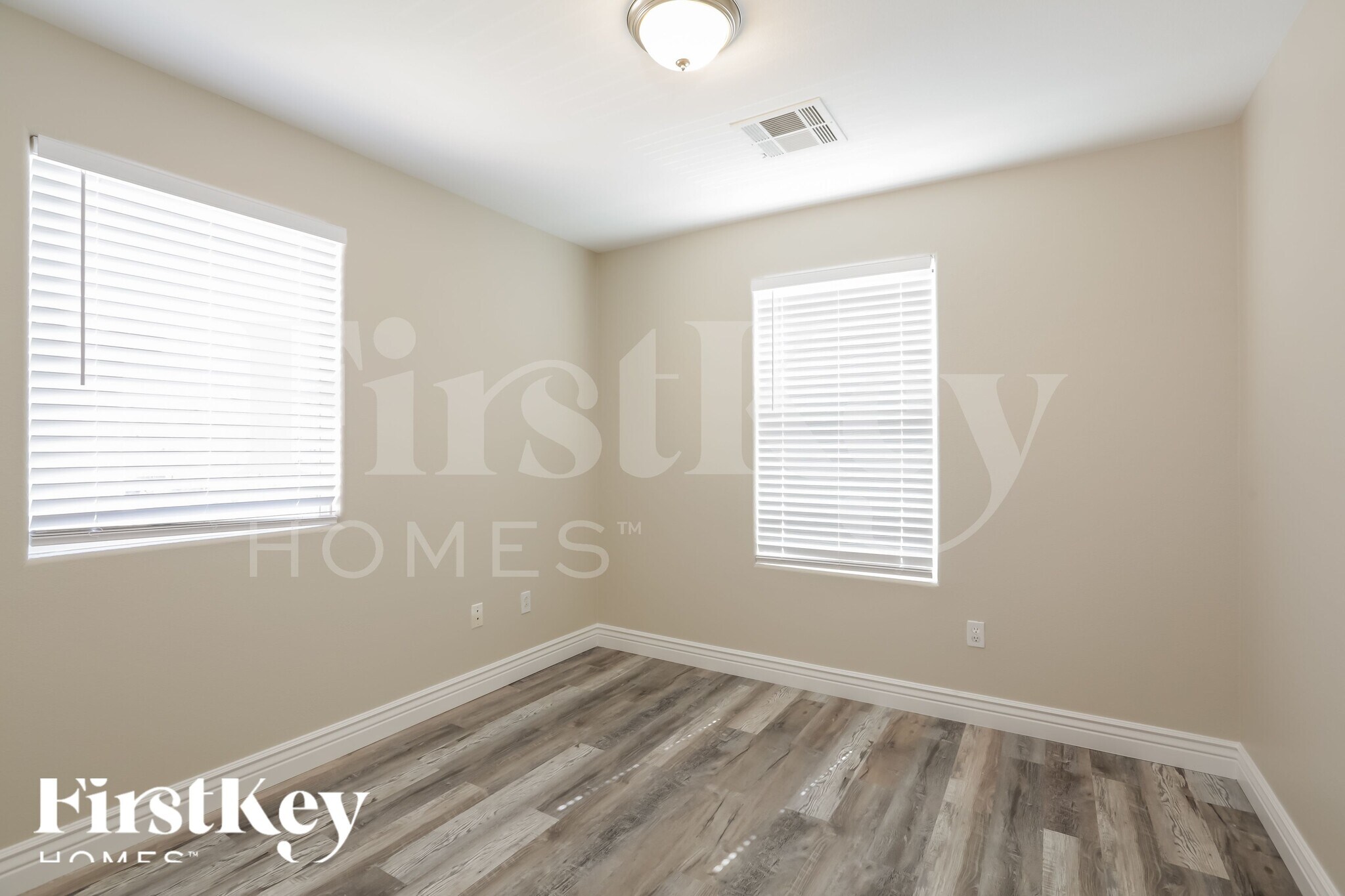 Building Photo - 5681 Woods Crossing St