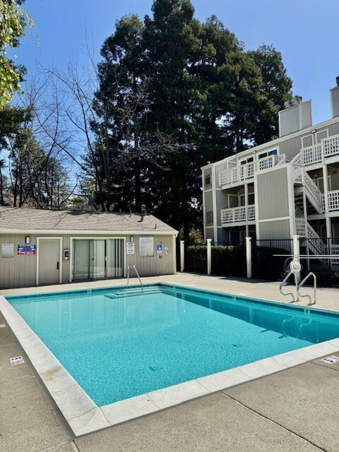 Building Photo - 2723 Oak Rd