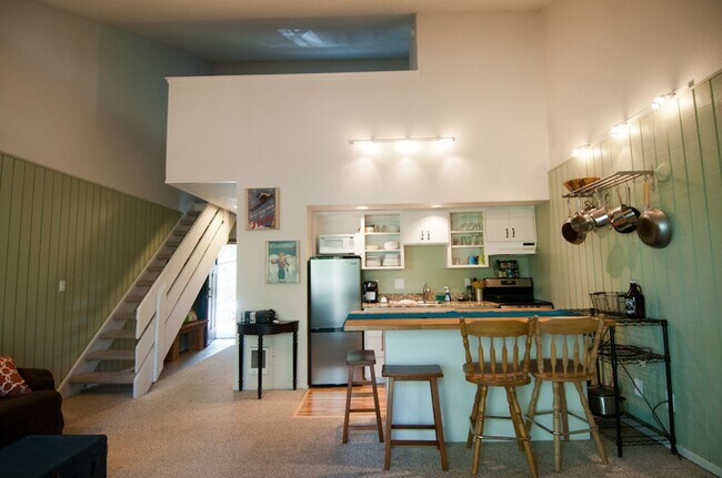 Building Photo - Mt. Bachelor Village Condo #207