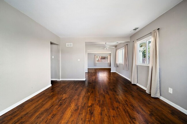 Building Photo - 6638 Lilac Ave