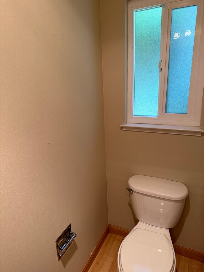 Building Photo - 447 Oak Ave