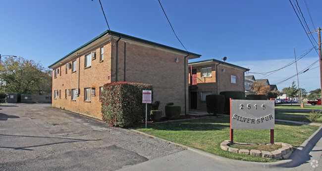 Primary Photo - Silver Spur Apartments