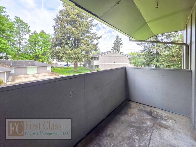 Building Photo - 1348 NE 186th Ave