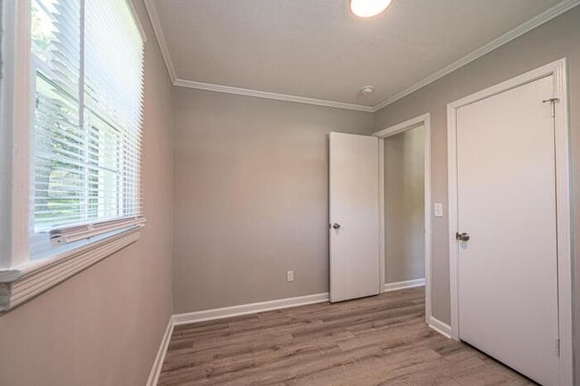 Building Photo - 184 Mill St