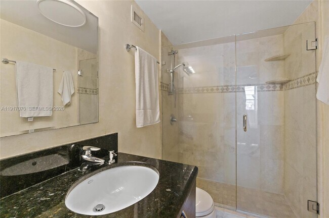 Building Photo - 100 Lincoln Rd