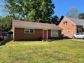 Building Photo - Adorable 3 bedroom 2 bath Ranch style home...