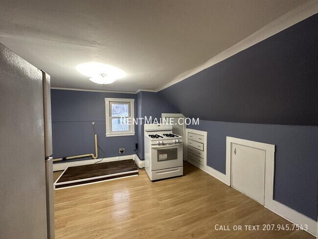 Building Photo - 253 Brunswick St