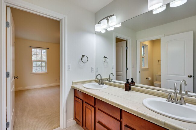 Building Photo - Beautiful Spacious Bainbridge Home