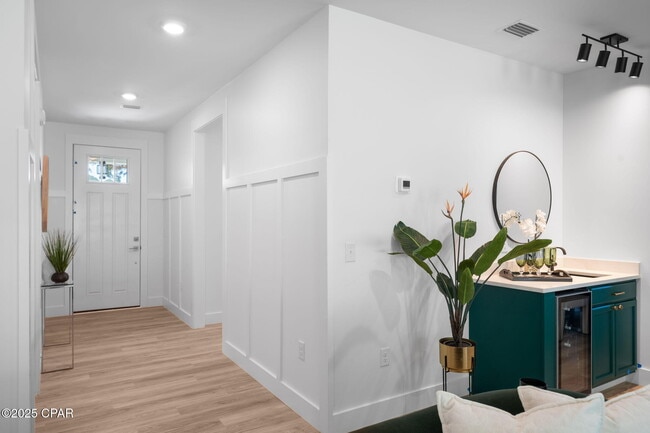 Building Photo - 145 Manistee Dr