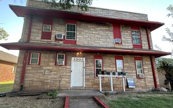 Building Photo - 1303 Bell St