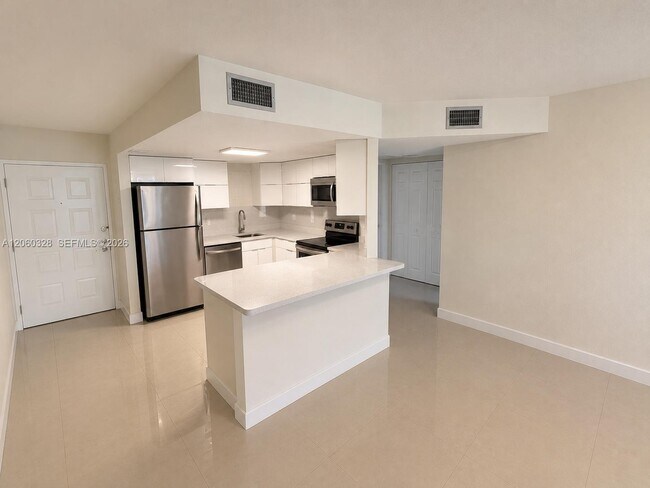 Building Photo - 8255 Lake Dr
