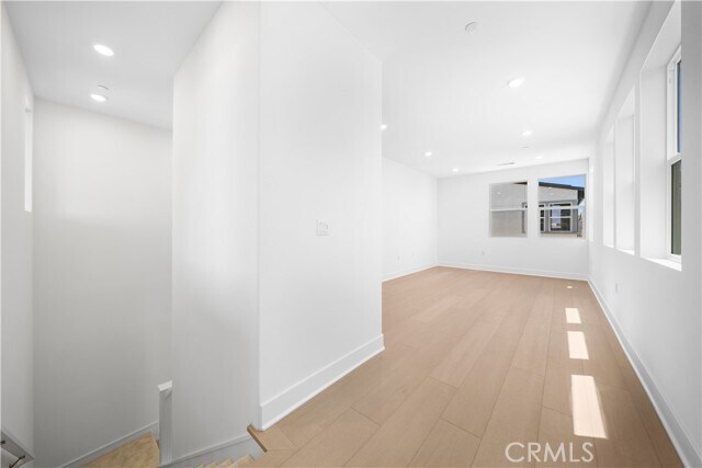Building Photo - 410 Lobata