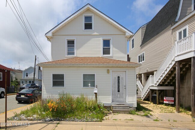 Building Photo - 48 Barberie Ave