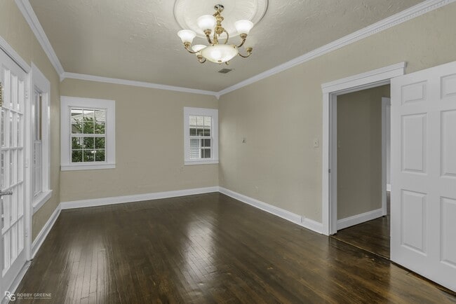 Building Photo - 409 Forest