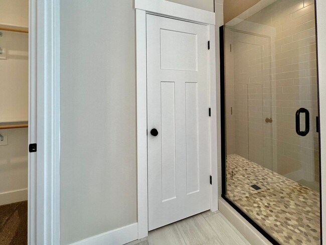 Building Photo - 3 BED+OFFICE/DEN!! STUNNING FLOOR PLAN, HIGH END FINISHES, END LOT!