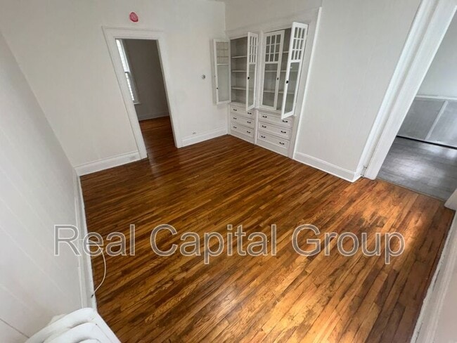 Building Photo - 130 5th Ave