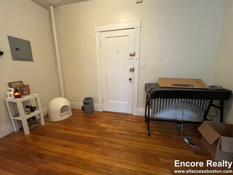 Building Photo - 126 Warren St