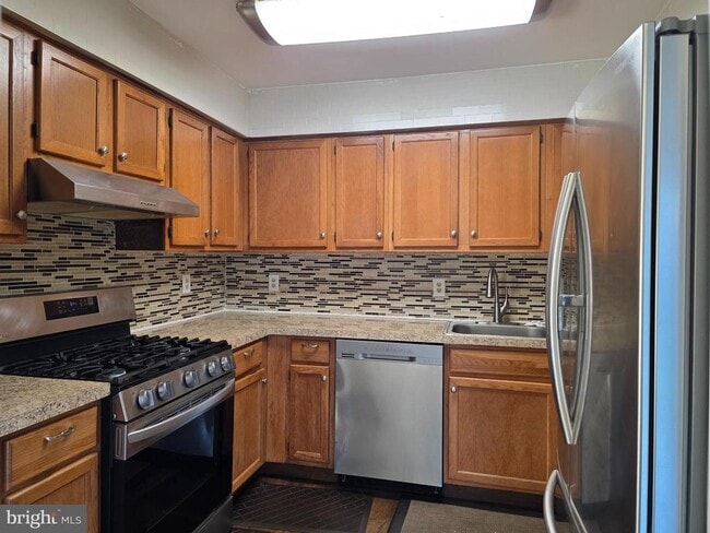 Building Photo - 22 Oyster Bay
