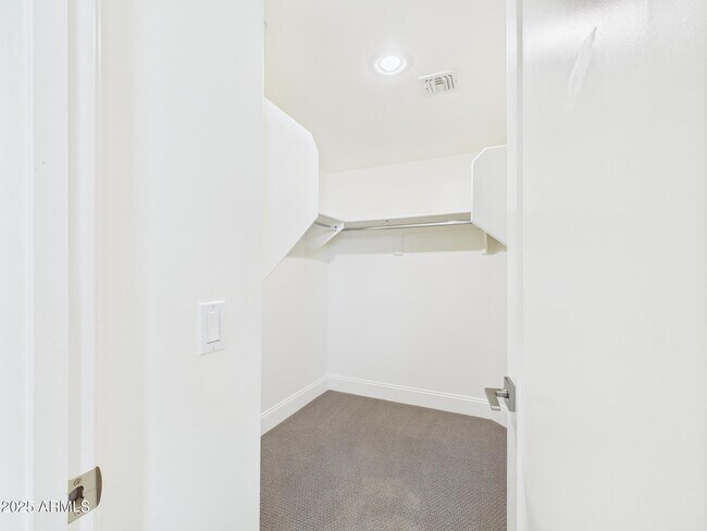 Building Photo - 4816 N Woodmere Fairway