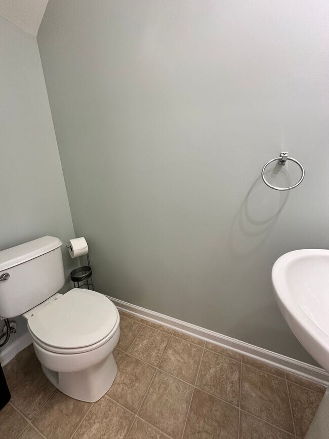Building Photo - Exclusively Offered by Muse Realty Rentals...