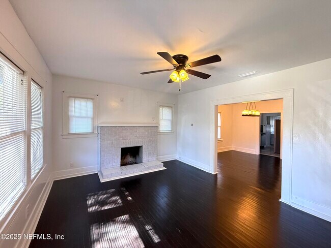 Building Photo - 4541 Woolman Ave