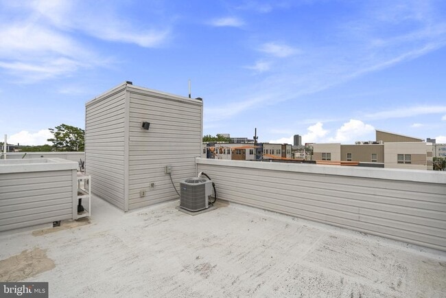 Building Photo - 2110 Master St