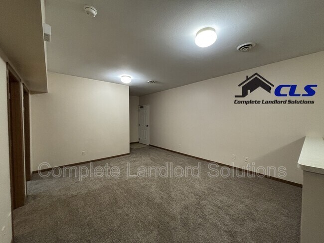 Building Photo - 1400 North Ave