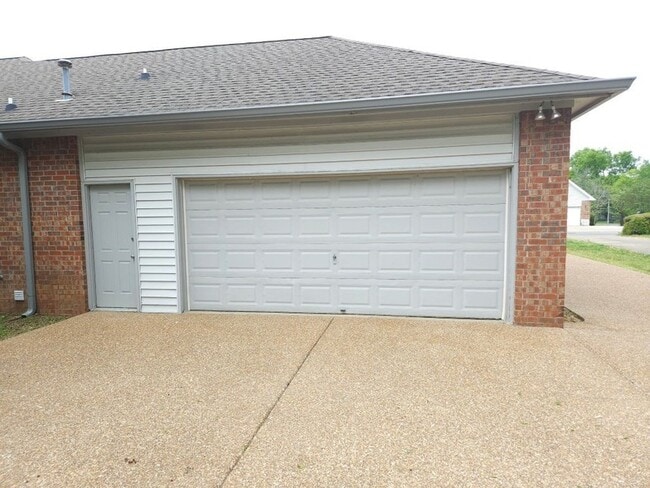 Building Photo - 511 Winthorne Ct