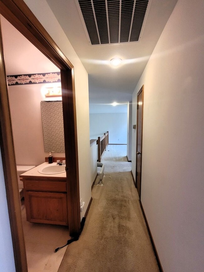 Building Photo - Charming Split-level 4 Bedroom Home - E Mc...