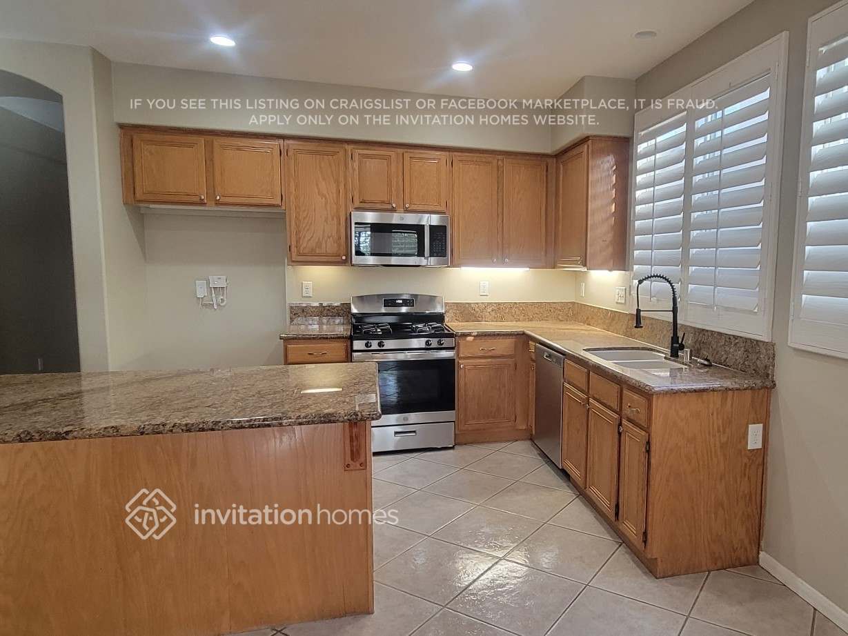 Building Photo - 43561 Tirano Dr