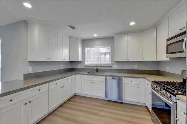 Building Photo - 3360 Warburton Ave