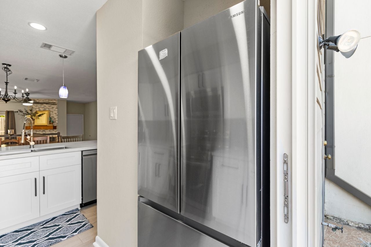 Building Photo - 5094 Glenmont Dr