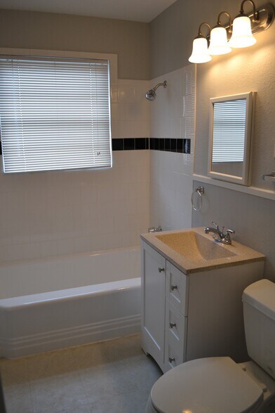 Bathroom - 1525 Bonnie Brae Street