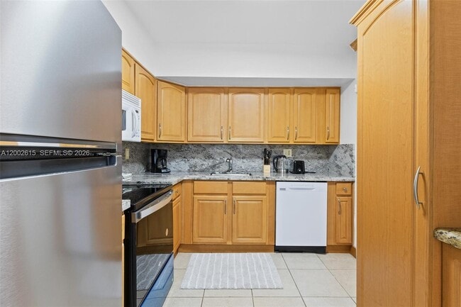 Building Photo - 3725 S Ocean Dr