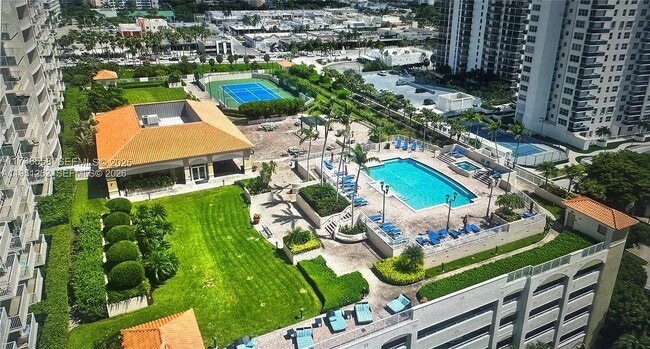 Building Photo - 3020 NE 32nd Ave