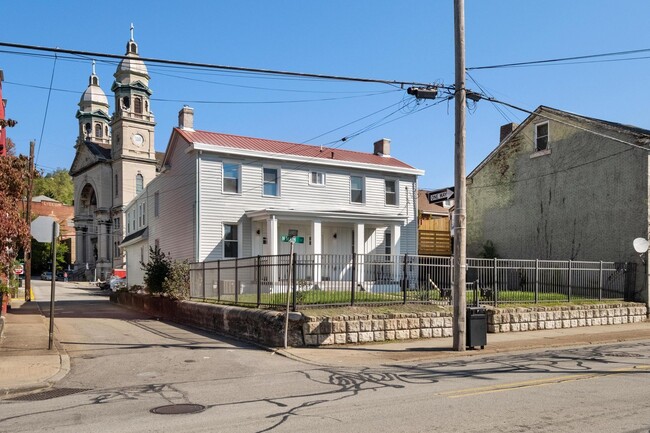 Building Photo - 200 N Main St