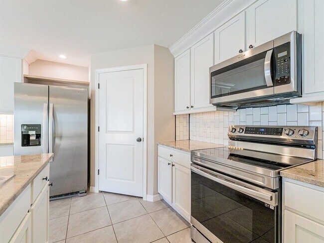 Building Photo - 13748 Wineberry Dr