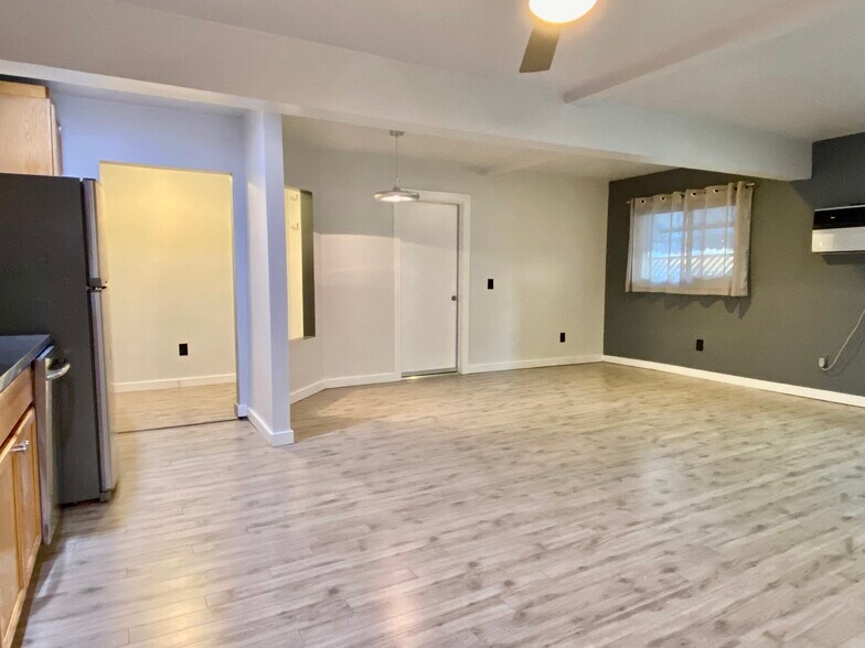 Building Photo - 1043 Sanborn Ave