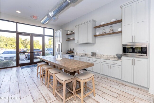 Building Photo - Fully furnished luxurious waterfront condo at The Inlet!