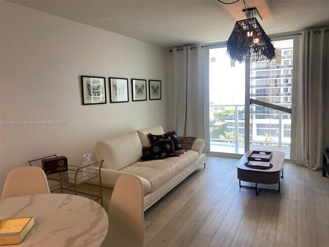 Building Photo - 5880 Collins Ave