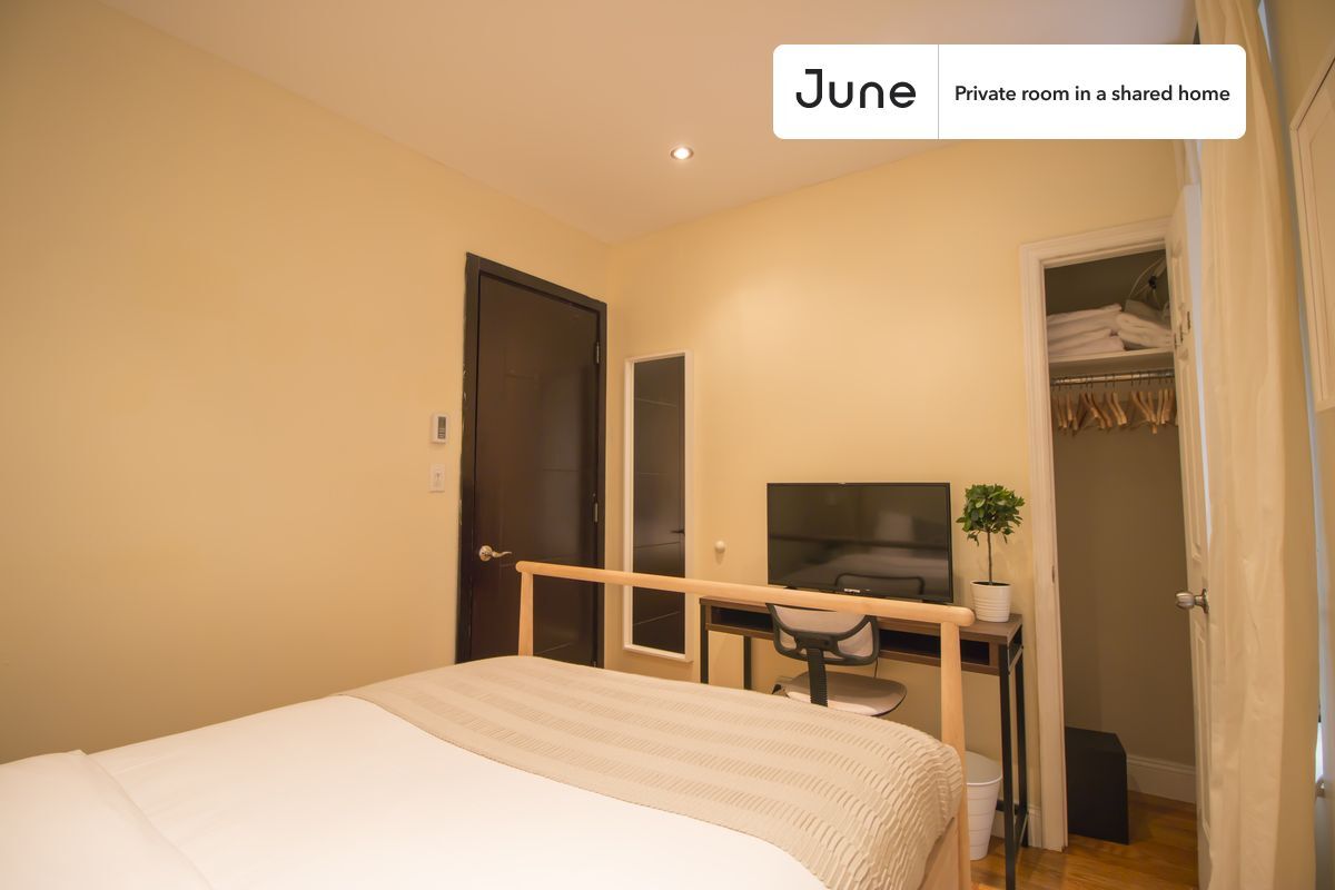 Building Photo - Private bedroom in 5 bed/2 bath Home