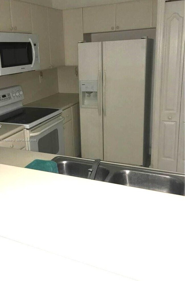 Building Photo - 1658 SE 28th Ct