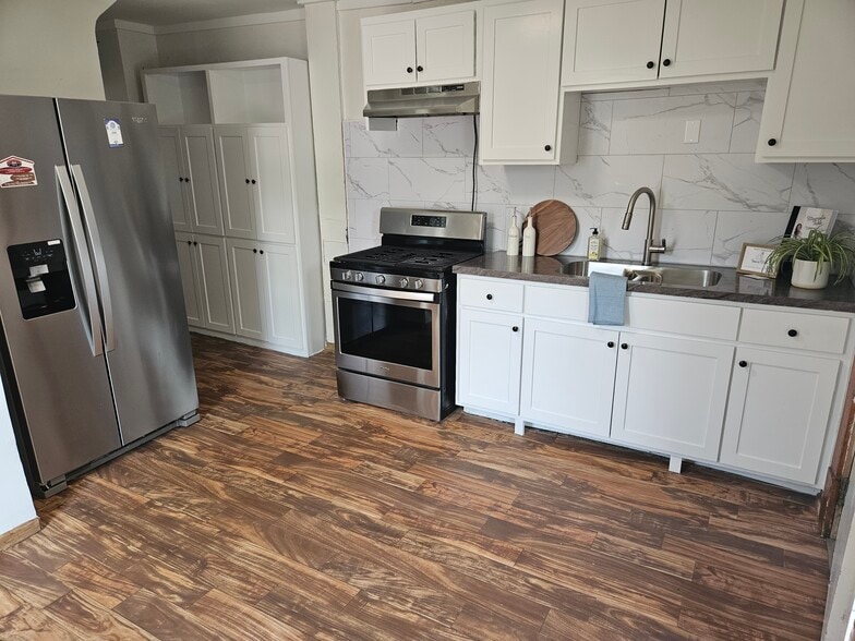 Building Photo - 3903 11th Ave S