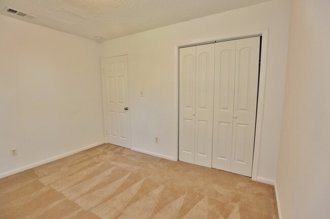 Building Photo - UPDATED & READY 07-14-25! 2-Bedroom 2nd Fl...