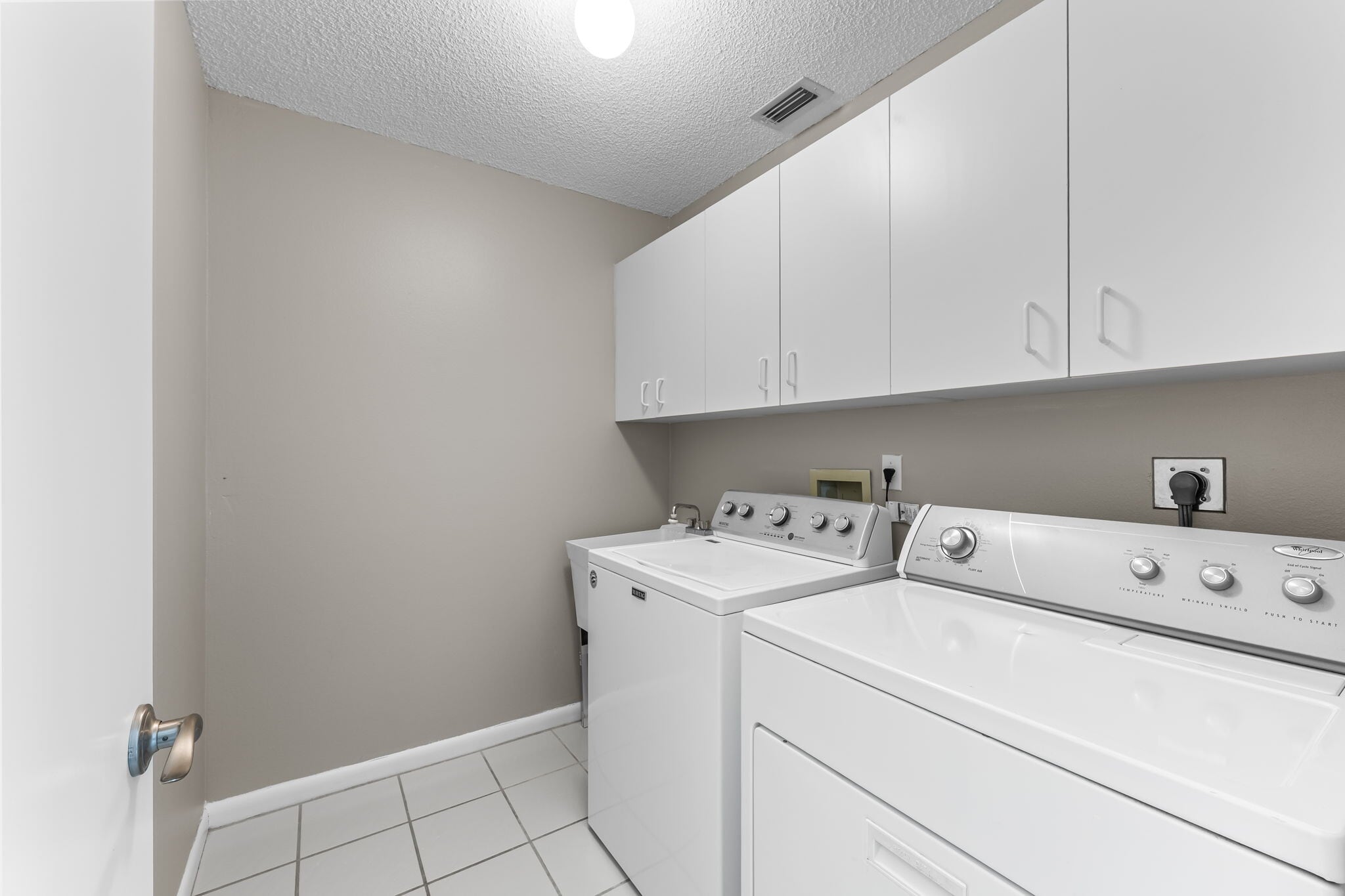 Building Photo - 2201 McGregor Park Cir